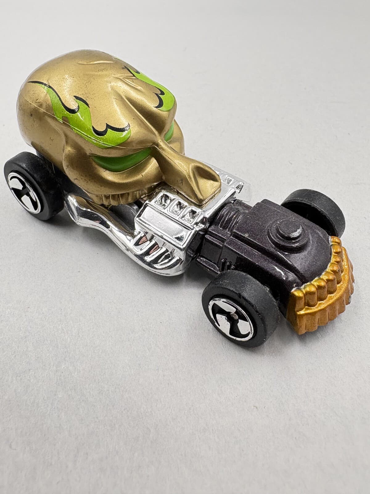 2002 Maisto Kraniator Gold Skull Green Flames 1:64 Diecast Car Loose