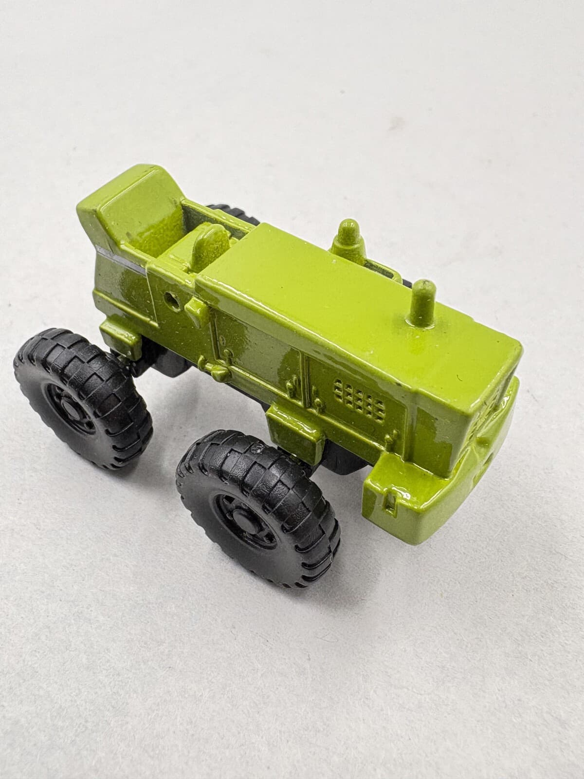 Maisto Tractor Shovel Green 1:64 Diecast Toy Missing Loader