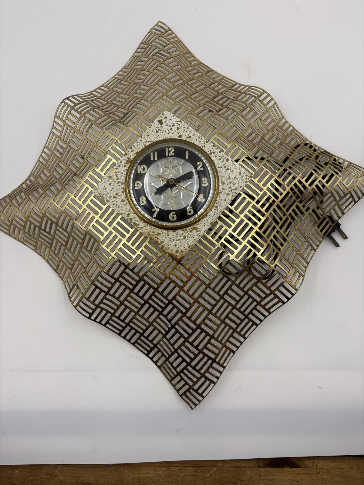 Vintage MCM Bilt-Rite Self Starting Electric Wall Clock 17" Metal