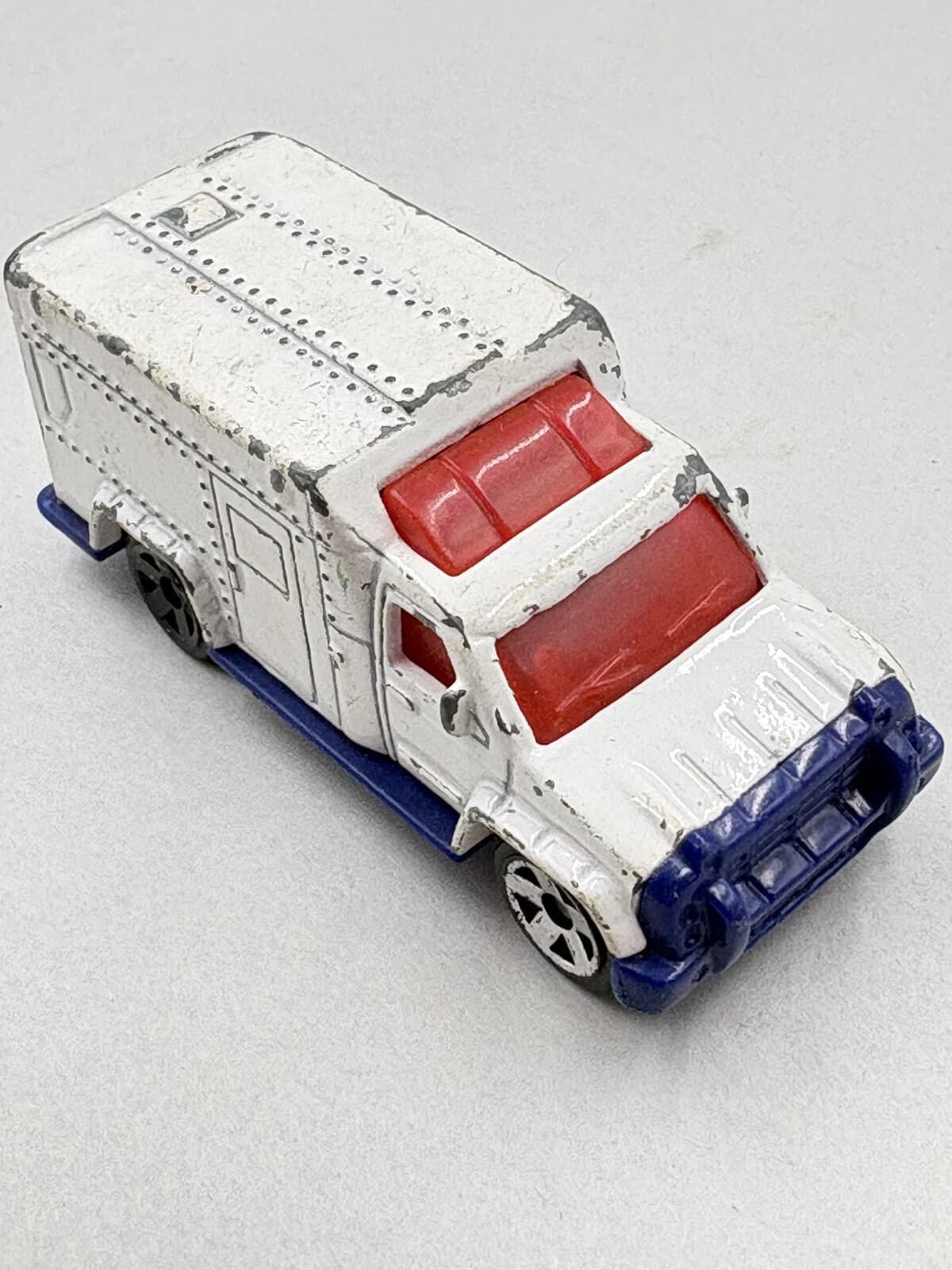 2002 Matchbox McDonald's Across America Washington Ambulance Happy Meal Toy