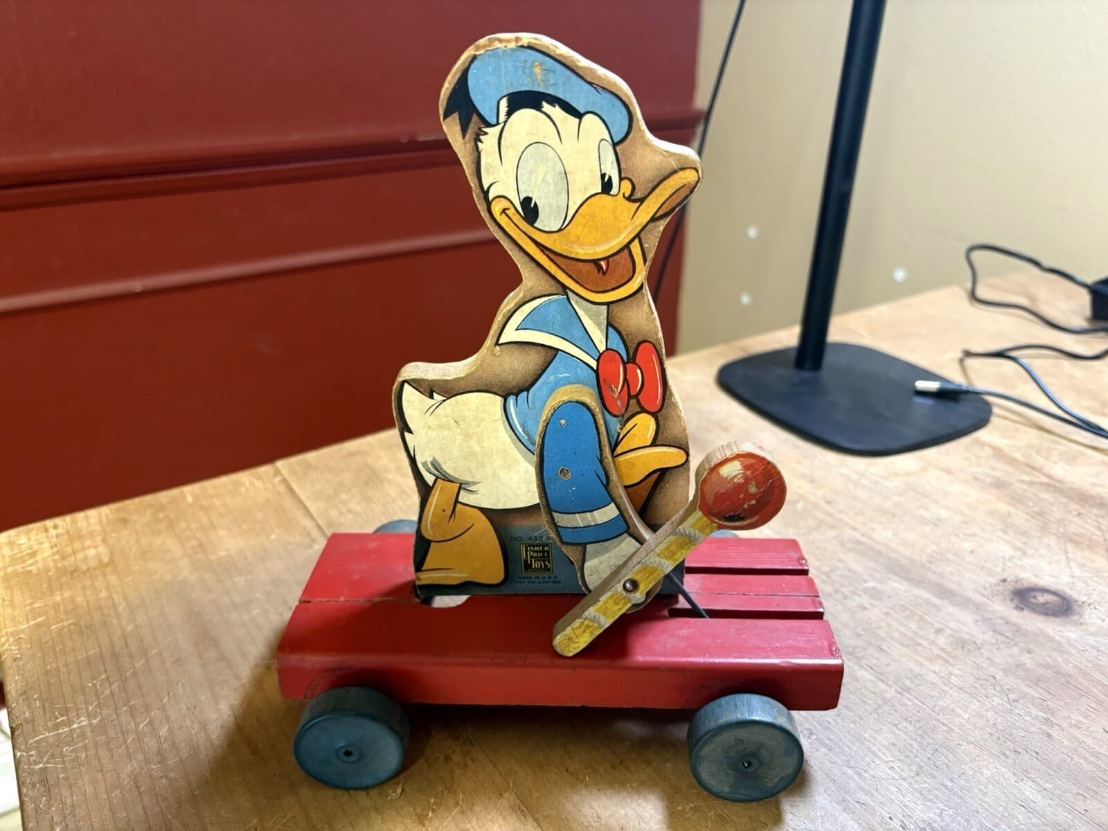 Vintage Fisher-Price #432-532 Donald Duck Drum Major Pull Toy 1948-50